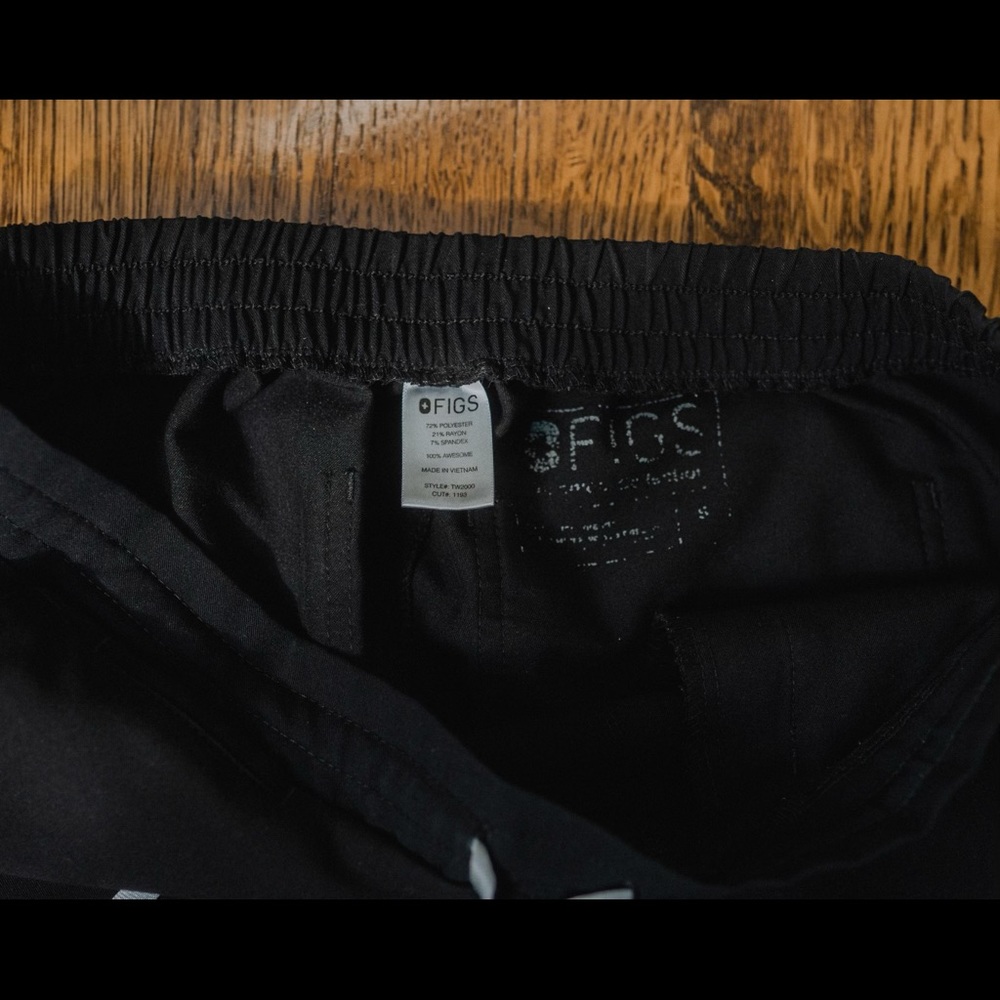 Figs yola skinny scrub pants